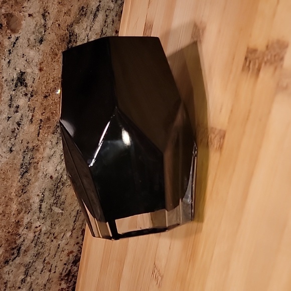 Vintage black glass hexagon vase - Picture 3 of 9